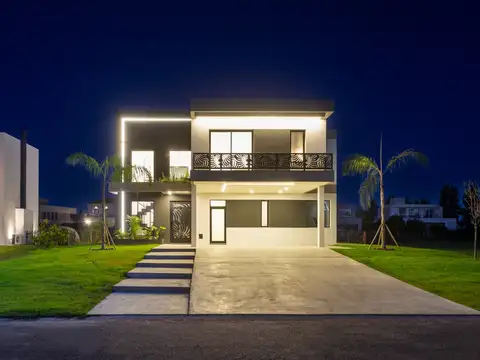 Casa en venta c/ cochera en Canning