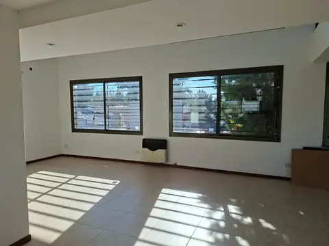 Depto Tipo Casa en Alquiler de 3 ambientes