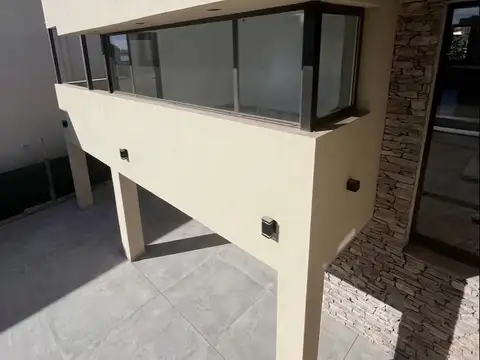 Espectacular casa de categoría a estrenar en venta – Las Cortaderas Country