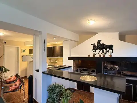 Casa en Alquiler con 7 cocheras