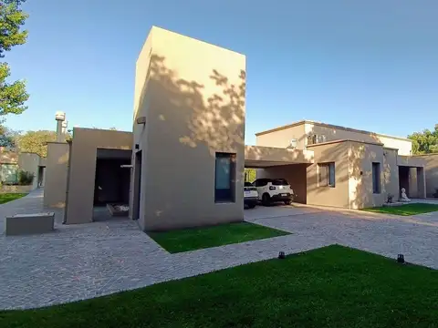 Casa 6 Ambientes en Venta en Luján Apto Crédito