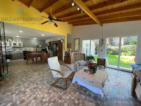 Casa en Venta con 1 cochera