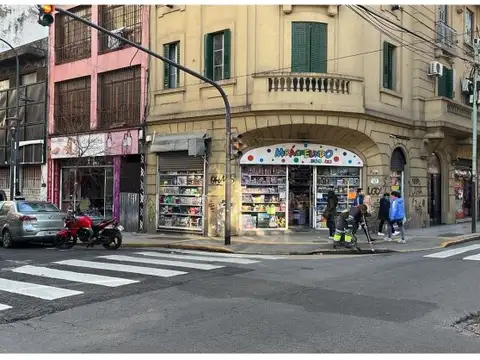 Espectacular negocio en esquina en pleno Barrio de Once