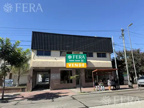 Venta Local de 1.105 m2 con estacionamiento propio en Berazategui