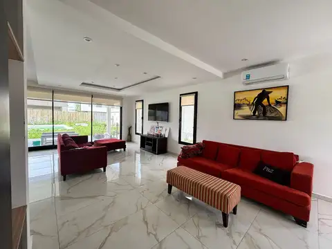 Casa en Alquiler Temporal con 1 cochera