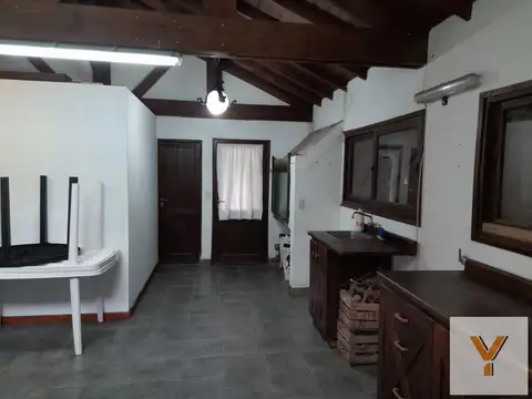 Casa 7 ambientes con 4 baños