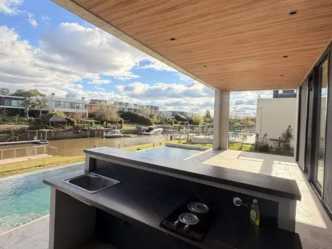 Casa 6 ambientes con 6 baños