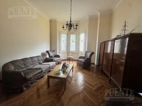Casa en Venta con 4 cocheras