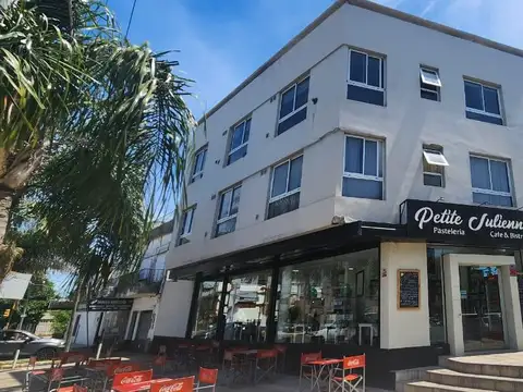 Local Comercial Esquina 122 m2 - F/ 2 calles - Ramos Mejia