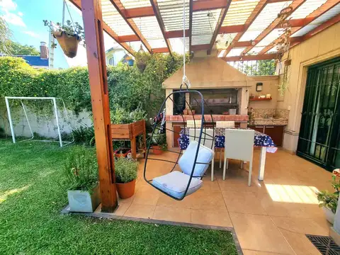 Casa 5 ambientes con 2 baños