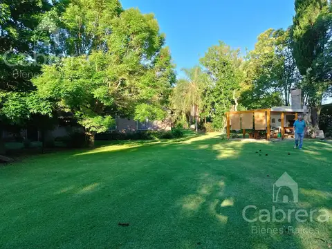 Casa de tres dormitorios en venta en Villa Elisa