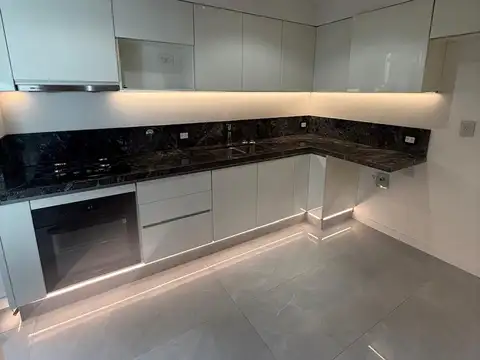 Departamento en Semipiso de 4 Ambientes en Edificio al Contrafrente con 2 Cocheras Suitte y Vestidor