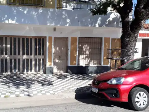 Casa mas Departamento en ph a la venta en Cosquin. (C81)