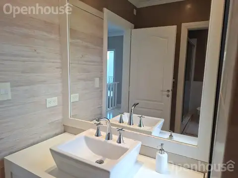 Venta  casa en La Martinica, Pilar-Suite en pb.-Master suite y 2 dorm. en pa.-Lote Central.