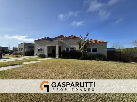 Casa en Venta en Canton Golf a la Laguna