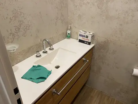 EXCELENTE LOCAL CON COCHERA FIJA - UN AÑO DE ANTIGUEDAD -60M/2 - BAÑO -COCINA.