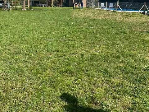 CASA CON 4 AMB. CON PILETA - BRANDSEN 