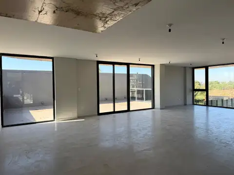 Oficina en Alquiler con 1 cochera