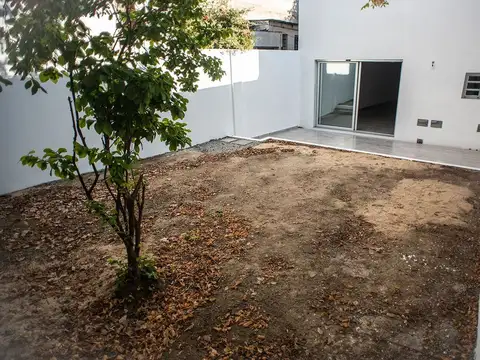 Local en Alquiler en Bernal, $ 3.900.000