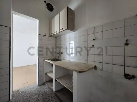 VENTA DEPARTAMENTO 2 AMBIENTES CON PATIO EN FLORES
