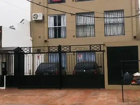 Dto. 1 amb. al frente con 2 ventanales y Espacio de terraza