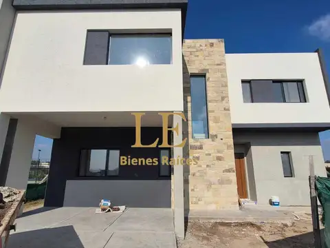 Pilar Del Este 100