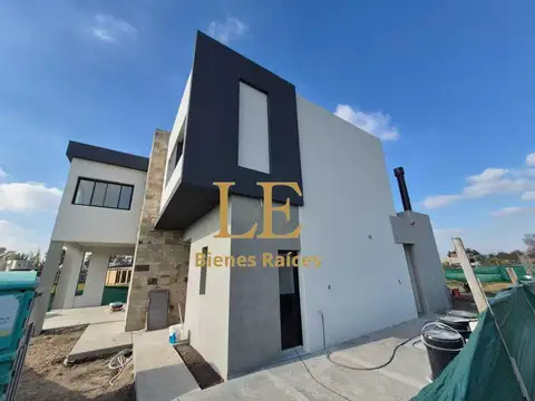 Casa 5 ambientes con 3 baños