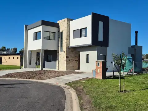 Venta casa en S. Elisa, 4 dorm, Financiación,Pilar del Este.