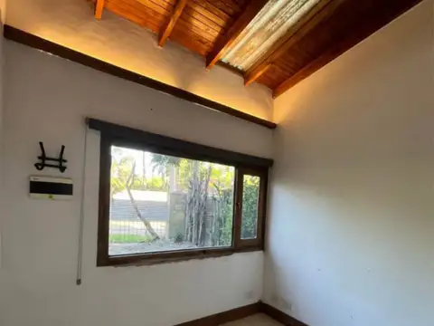 Casa en Alquiler con 1 cochera