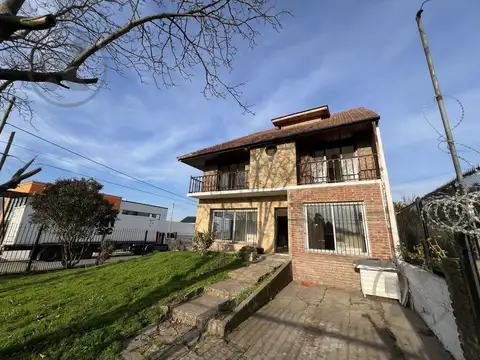 Casa 5 ambientes con 2 baños