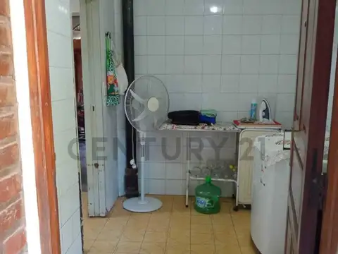CASA QUINTA de 5 AMB gran parque con QUINCHO, PARRILLA Y PILETA. En cercania a estacion la reja.