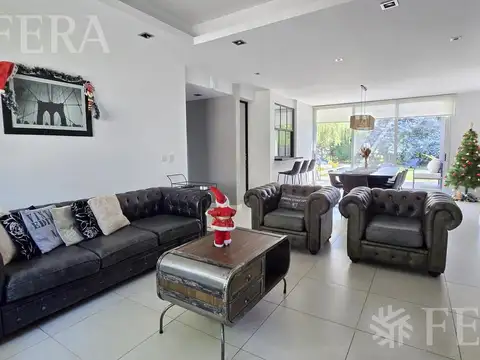 Casa 4 ambientes con 3 baños