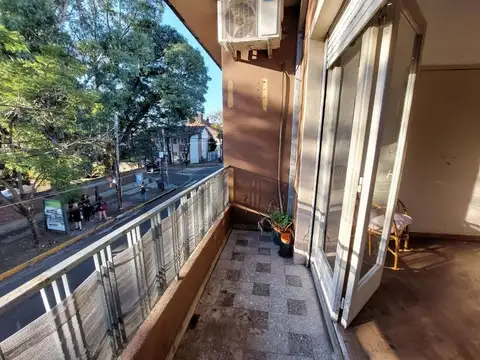 VENTA PH C/COCHERA 4 AMB 2DORM 2 PATIOS EN OLIVOS