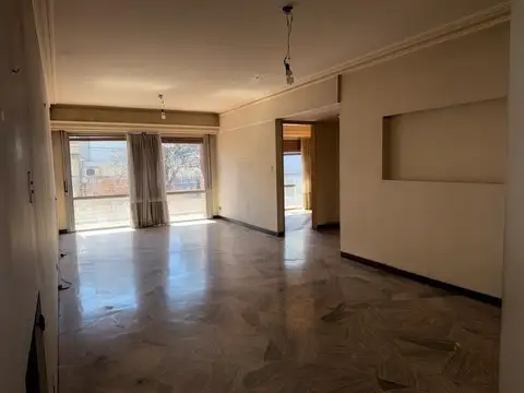 DEPARTAMENTO 3AMB C/DEPENDENCIA Y PATIO