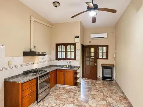 Casa en Venta con 3 cocheras