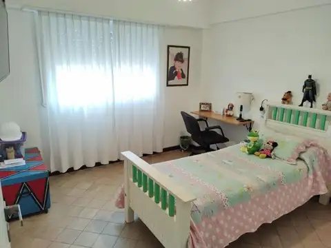 VENTA DEPTO 4 AMB CON DEPENDENCIA Y COCHERA!