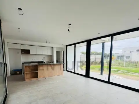 Venta de Casa en El Quimilar, City Bell, 3 dormitorios a Estrenar