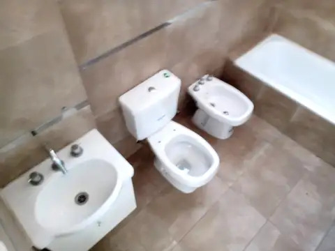 Raquel Español 200, Piso 4