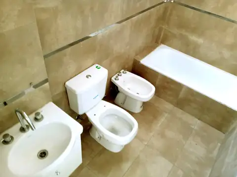 DEPARTAMENTO DE 1 AMBIENTE Raquel Español 260 – Piso 4 B WILDE