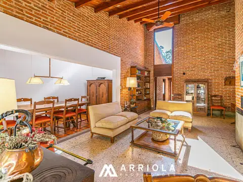 Casa 4 ambientes con 2 baños