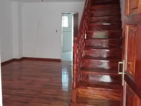 Depto Tipo Casa 3 ambientes con 2 baños