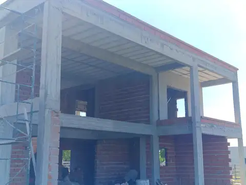Casa 5 ambientes con 3 baños