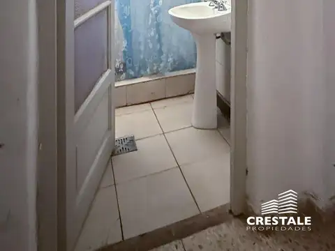 Venta - Casa 2 dormitorios con patio y terraza - Echesortu, Rosario.