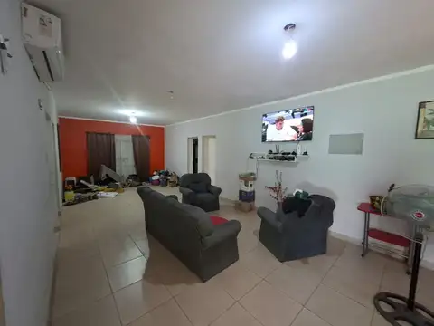 Casa 5 ambientes con 1 baño