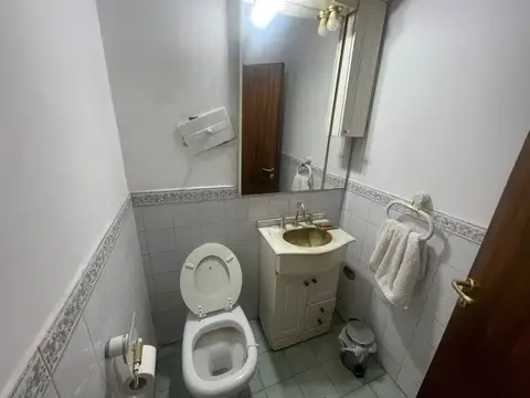 CASA EN VENTA - BARRIO CENTRO - 5 DORMITORIOS