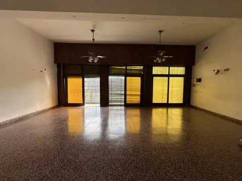 Av. Zapiola 1976 entre Dante Hipolito Lugo y Calle 164 (av. mosconi) , Piso 1