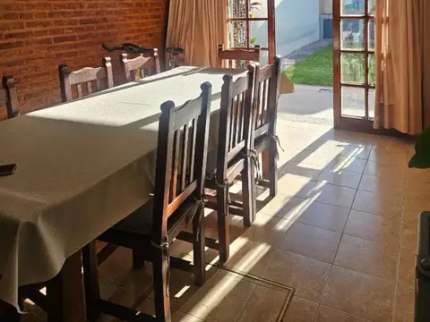 Casa en Venta con 3 cocheras