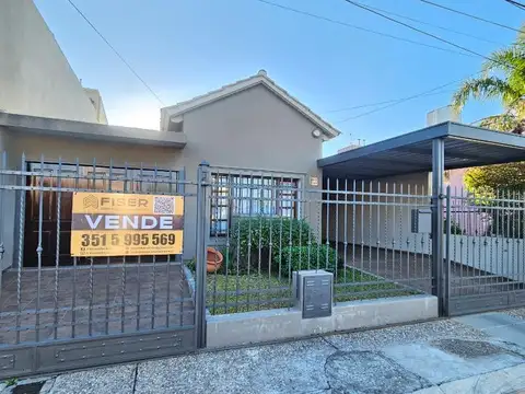 CASA EN VENTA 3 DORMITORIOS COCHERA DOBLE PATIO PILETA
