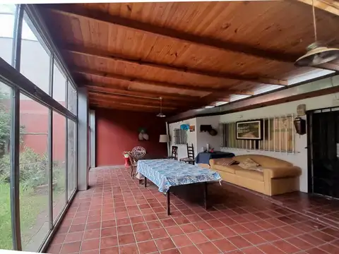 Benavidez, Casa con parque, pileta, quincho