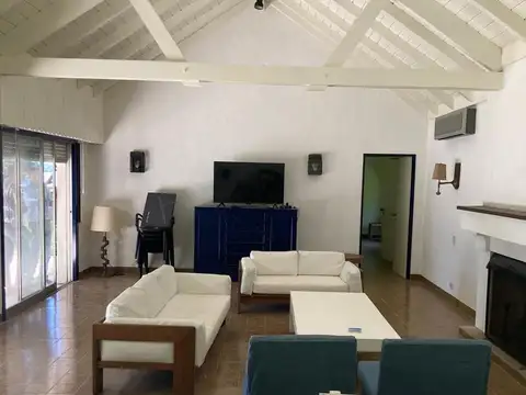 Casa en venta o alquiler mensual en el Delta Tigre